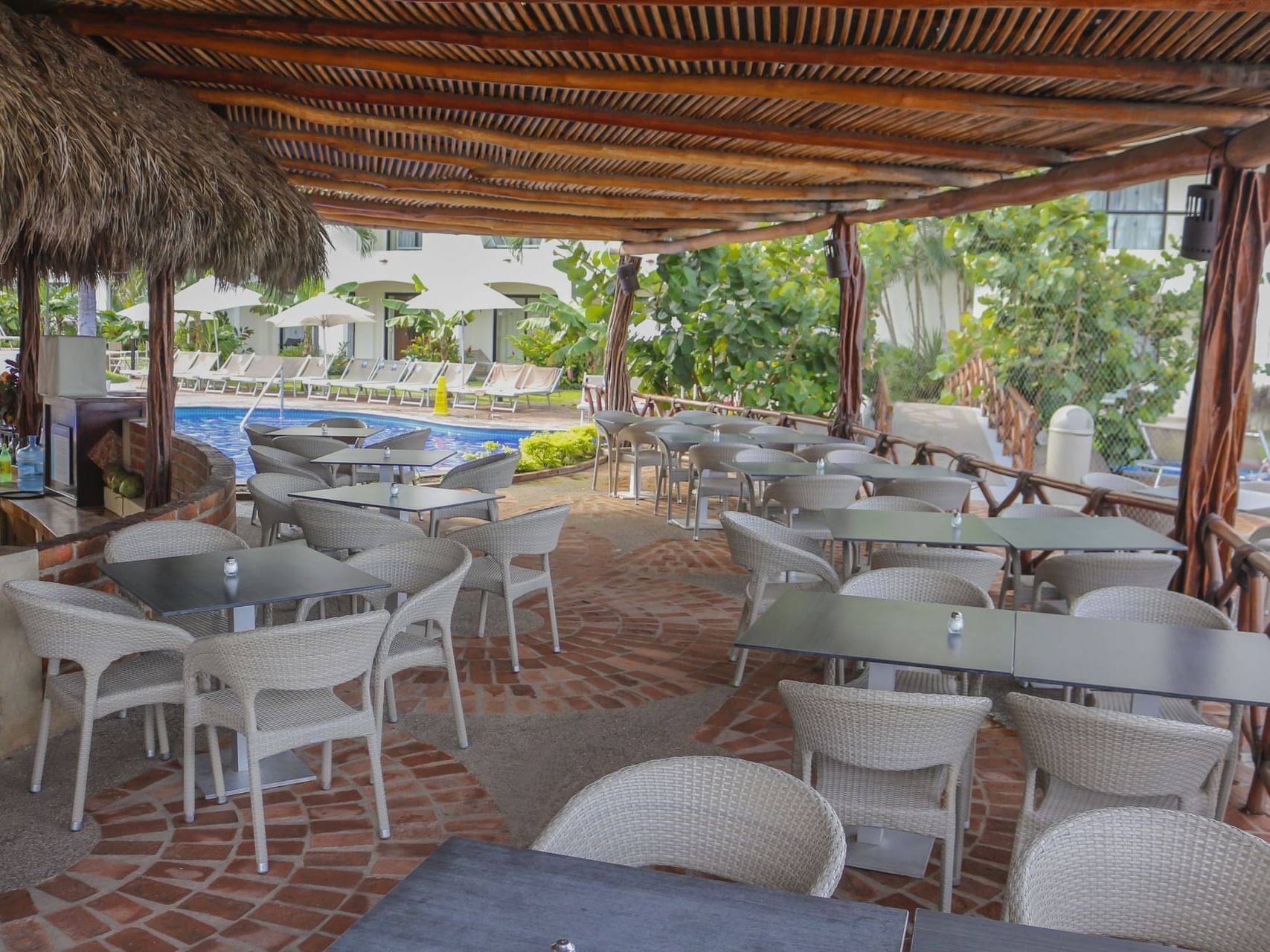 Open-air dining area in Calandria Snack Bar at Plaza Pelicanos Grand Beach Resort