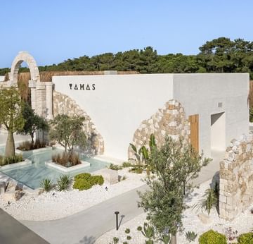 Yamas Greek Restaurant – Titanic Deluxe Golf Belek’te Yunan Esintili Mimari ve Lezzet