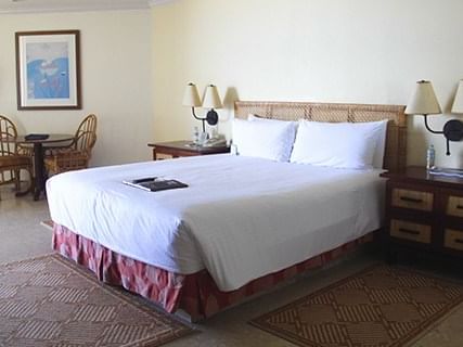 Princesa Junior Suite Ocean View King room at Mundo Imperial