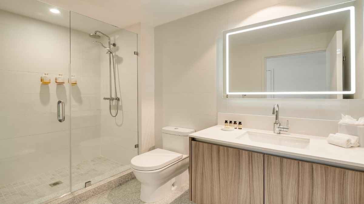 Deluxe King Terrace | Kenmore Village Hotel