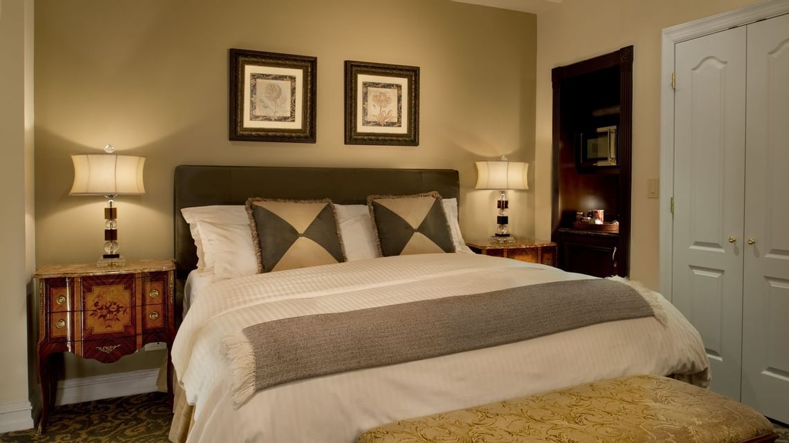 Deluxe Guestroom - King Bed - The Kimberly Hotel