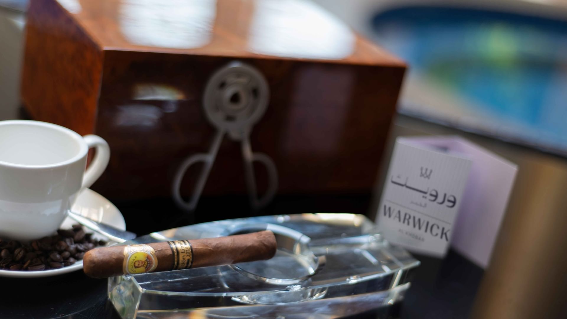 cig1_lounge_DAY