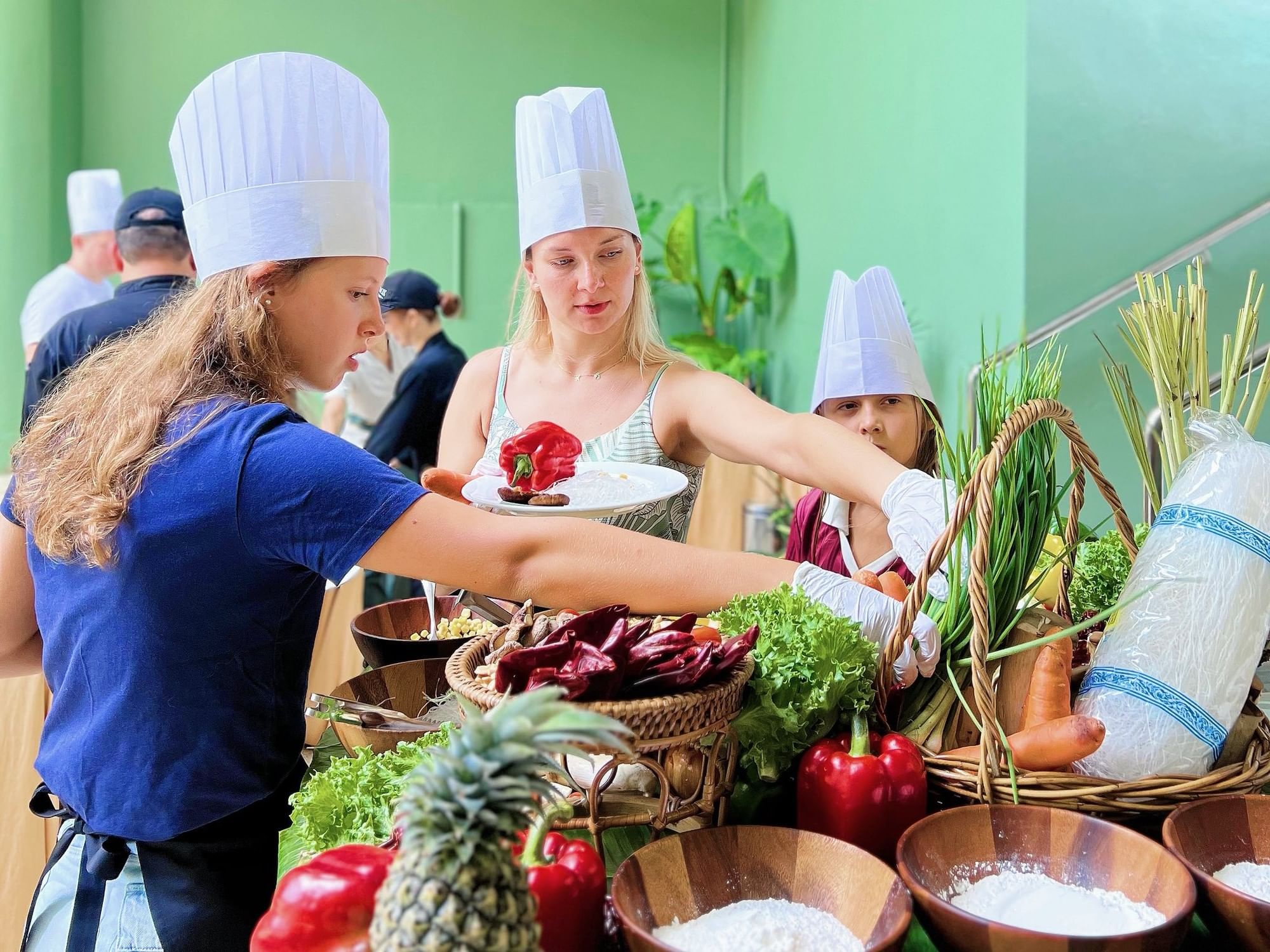  A mom and a daughter is hapily choosing the ingredients for their Thai Dishes in the Private Thai Cooking Class