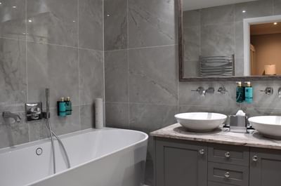 hotel bathroom at easthampstead park in wokingham