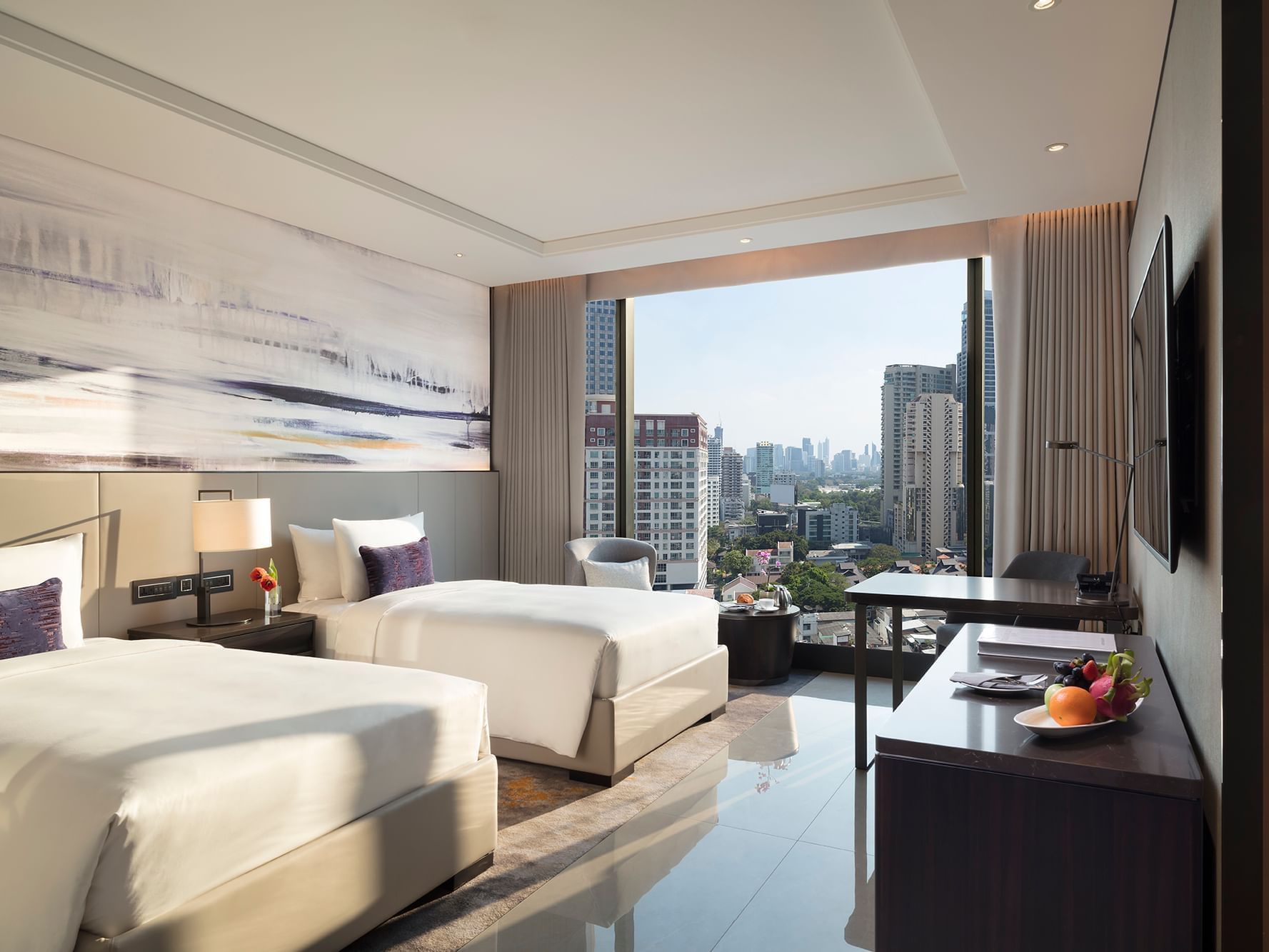 Twin beds & a TV in a room at Carlton Hotel Bangkok Sukhumvit