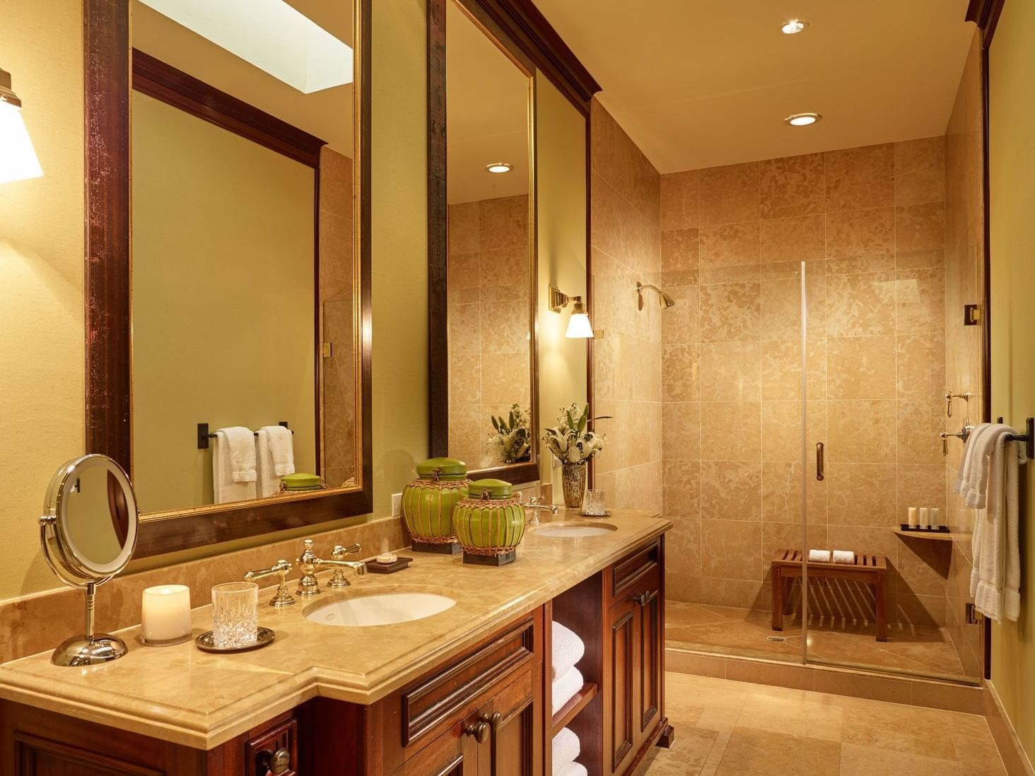 The Bathroom in Traditional Guestroom at Brazilian Court
