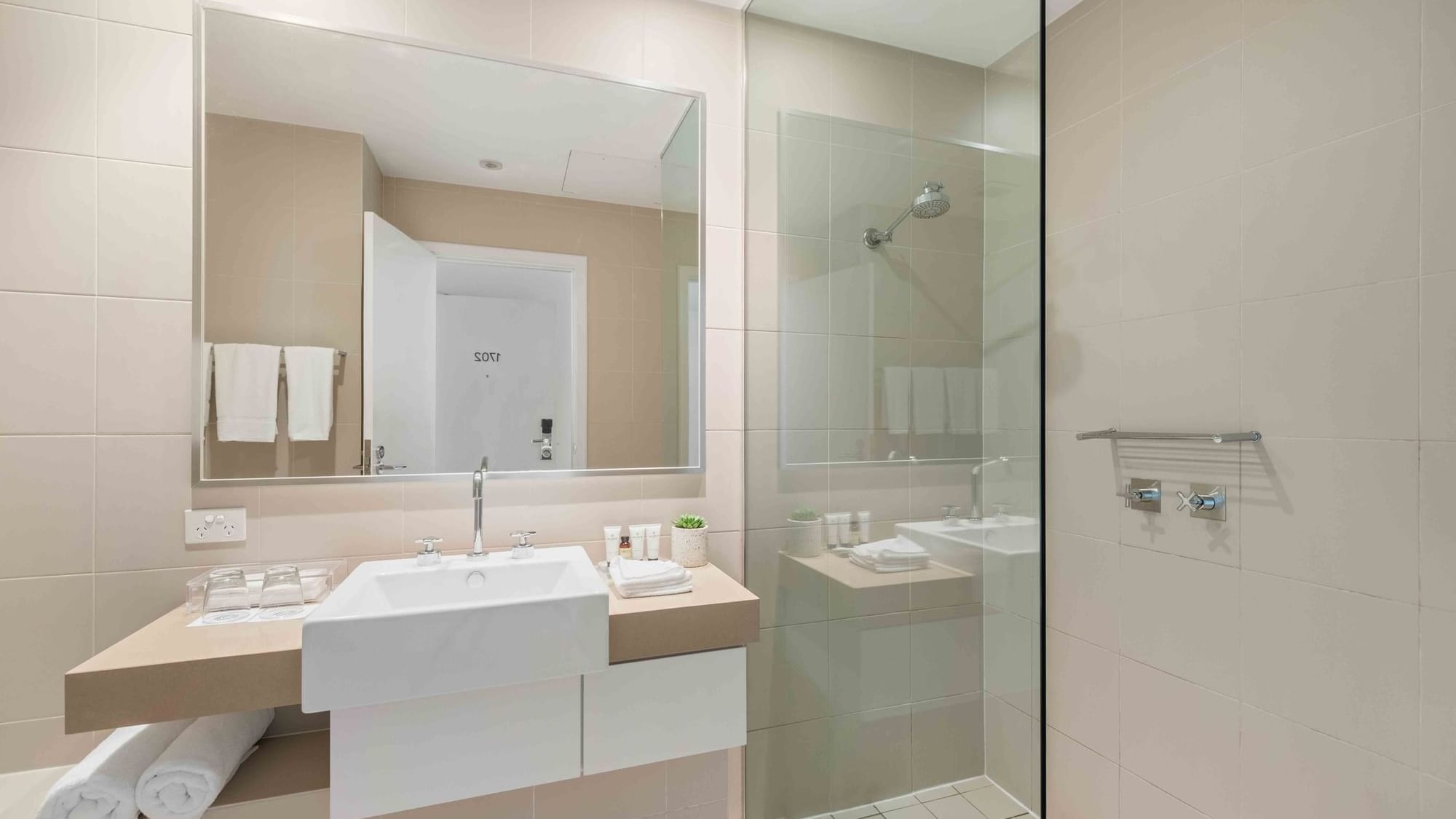 Deluxe Studio Bathroom Pullman Magenta Shores Resort