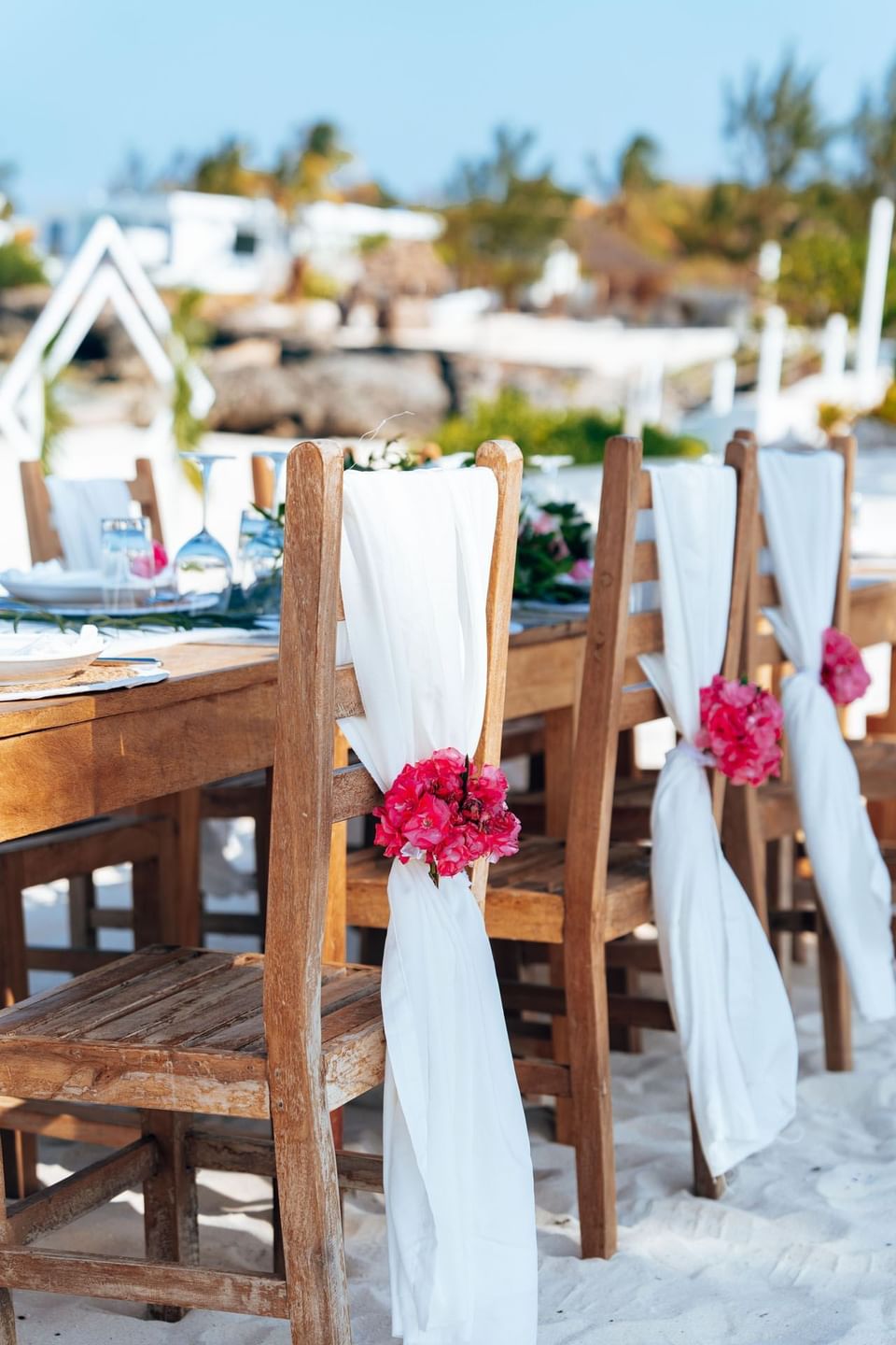 Wedding table décor at SafiraBlu Luxury Resort & Villas