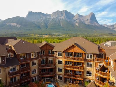 The exterior of Falcon Crest Lodge of Clique Hotels