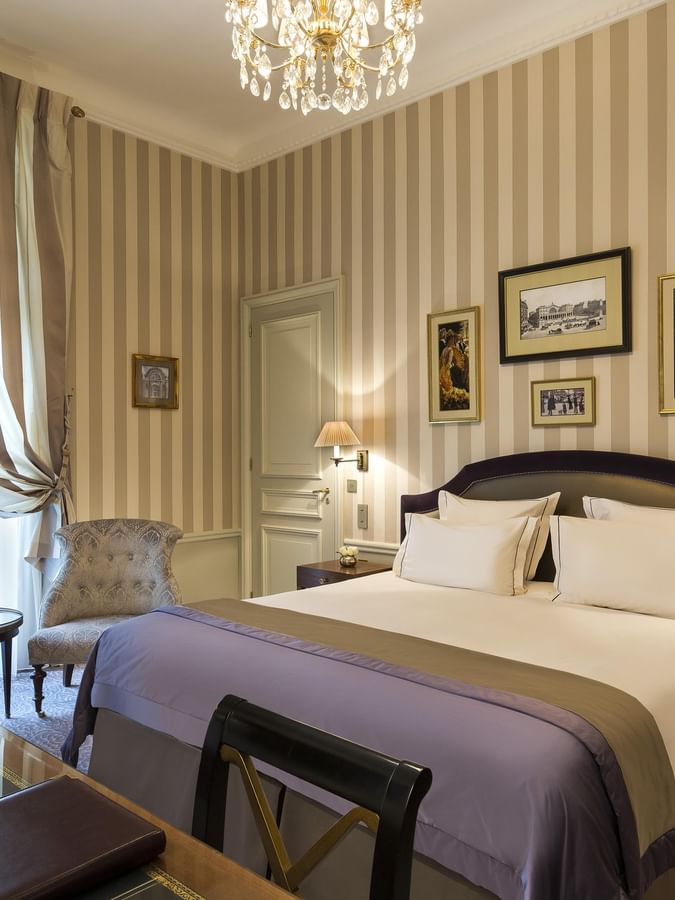 Bed with couches near the window & a work desk in the Executive Room at Hotel Westminster Paris