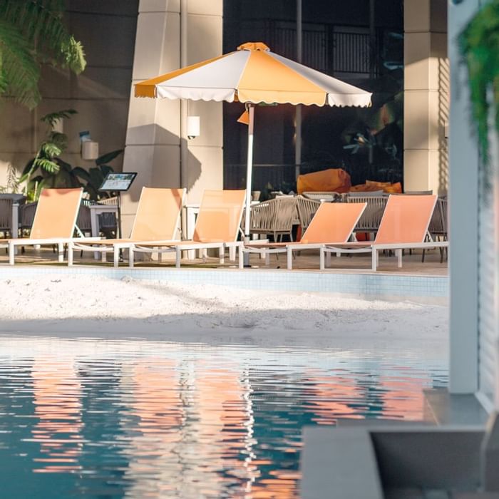 Novotel Cairns Oasis Resort pool & Beach Club bar