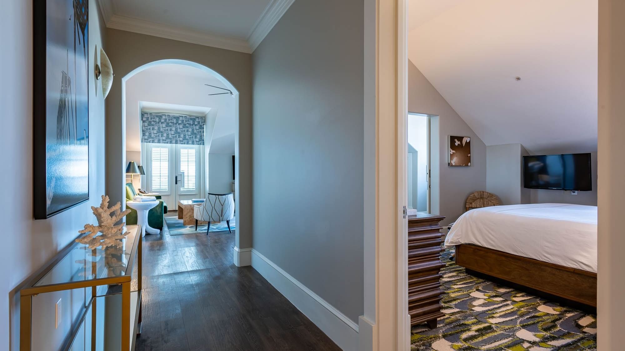 The Pearl Suite Foyer