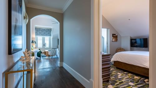 The Pearl Suite Foyer