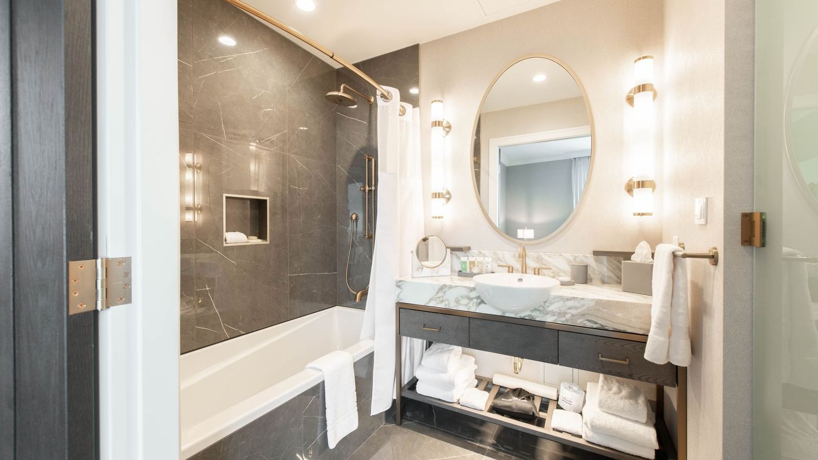 Executive Suite, 1 King Bed, Sofa Bed, Standard Tub Halifax Hotel