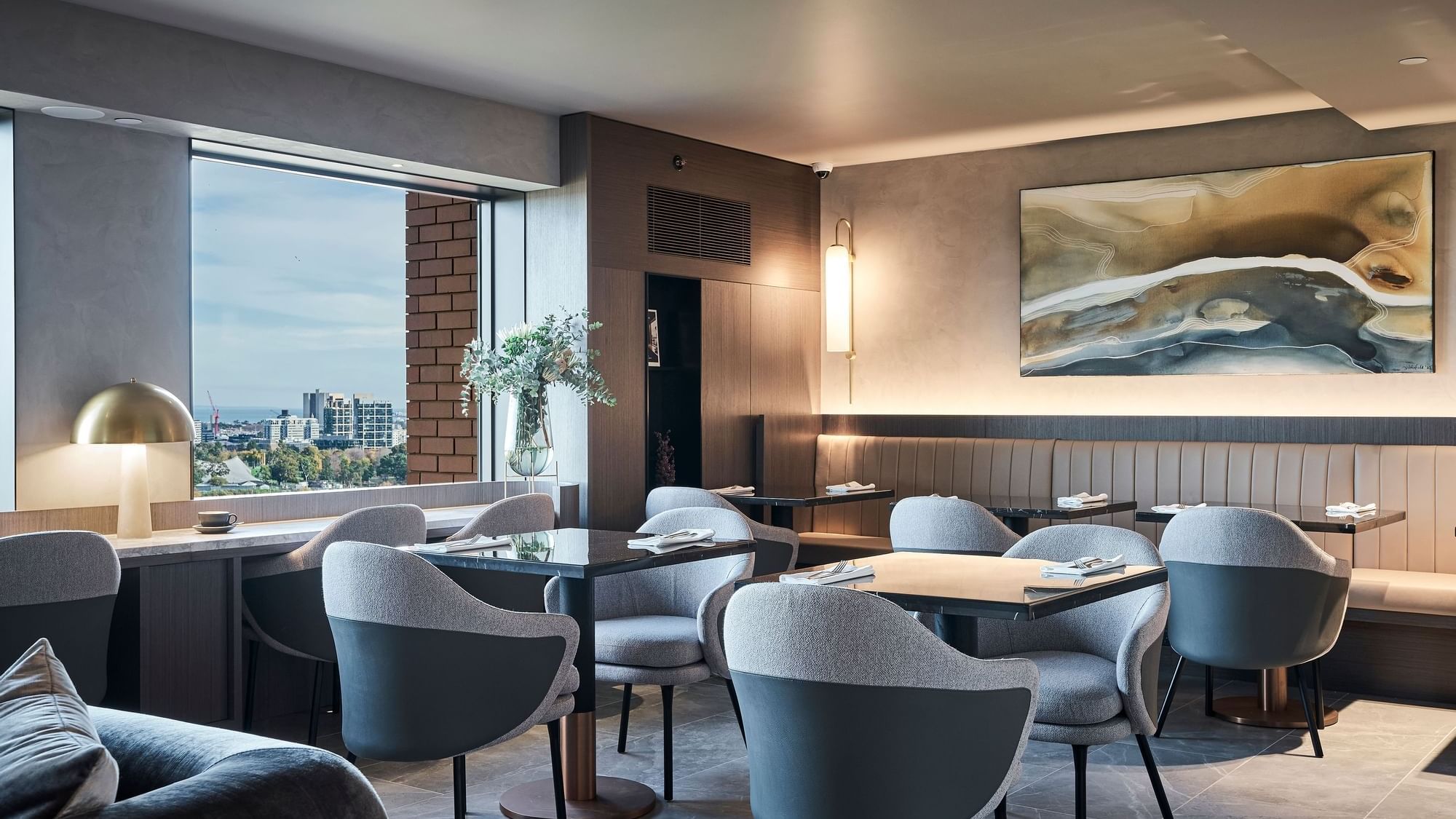 EXTECTIVE LOUNGE