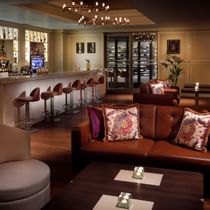 Bar counter and the dining area in La-vita at Palazzo Versace