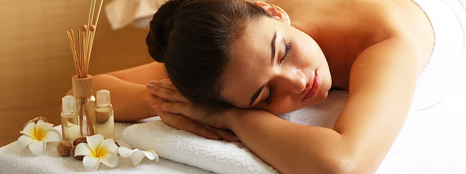 Lady lying down on a massage table at the spa in Mundo Imperial
