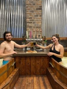 Couple toasting drinks at Rosen Inn Universal