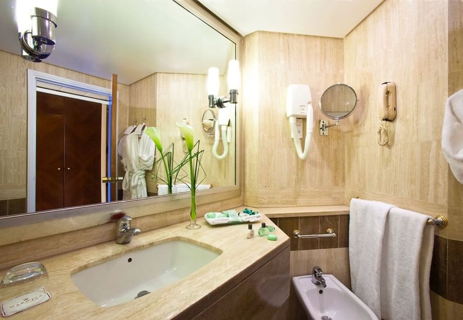 Chambre de l'hôtel Warwick Paris