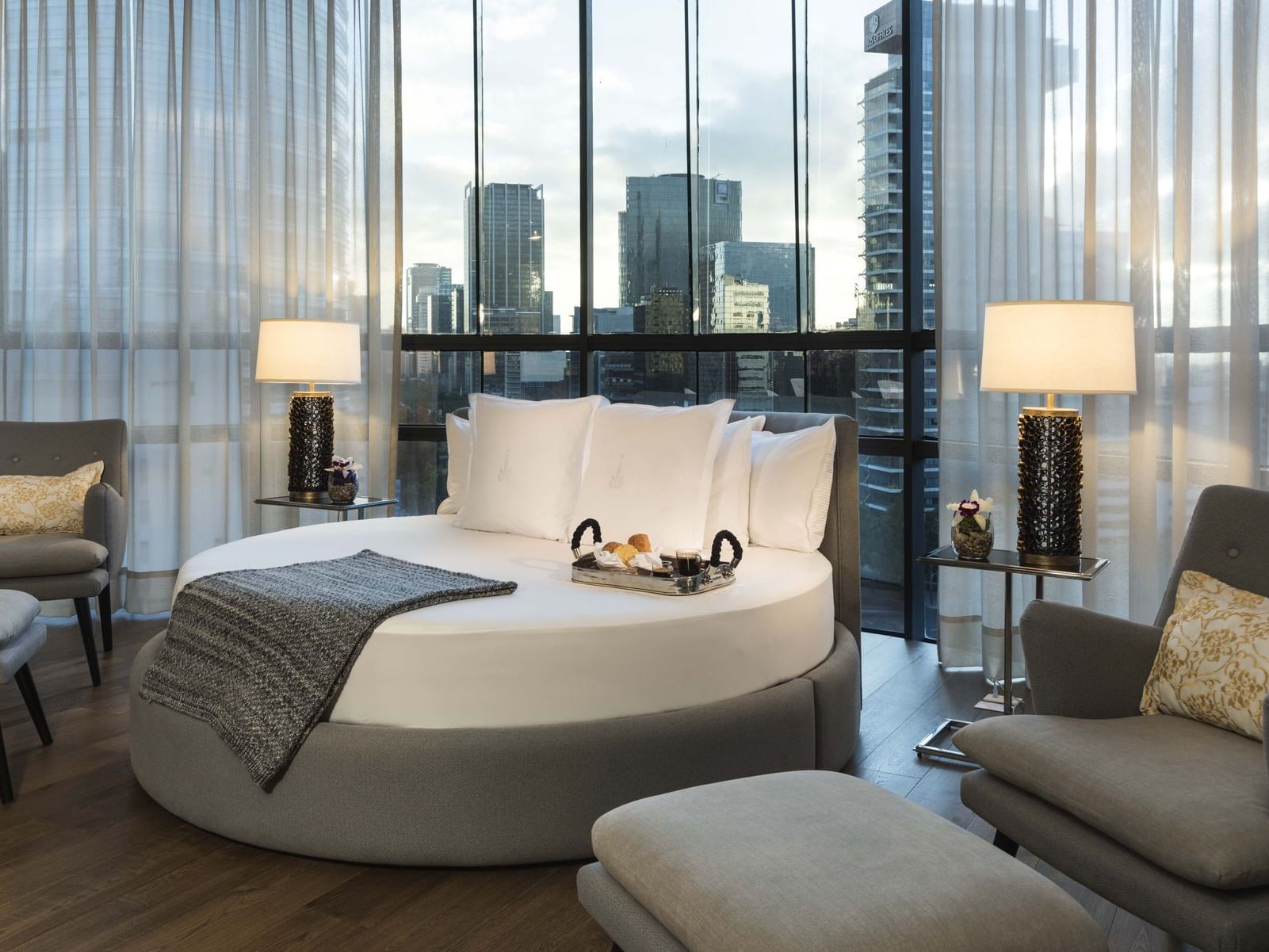 Suite Marquis lujosa con cama redonda y vistas urbanas en Marquis Reforma, Ciudad de México
