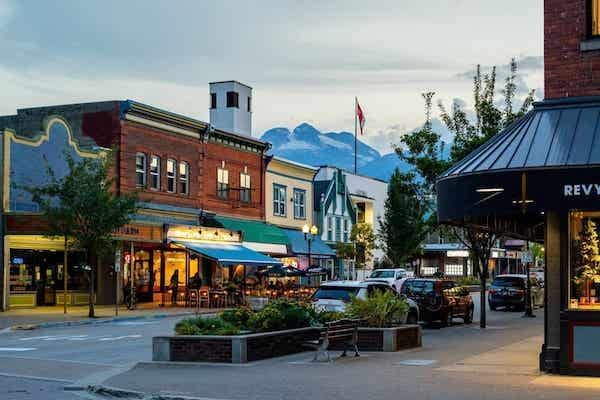 Downtown Revelstoke with shops, coffee shops and a mountain in the back