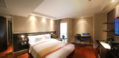 Comfy bed & working desk in Neo Executive room at Amora Neoluxe Hotel Bangkok