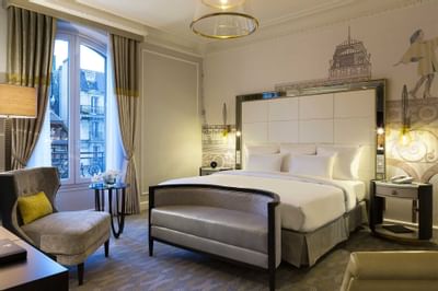 King size bed with sofa in Executive Room at Hilton Paris Opera