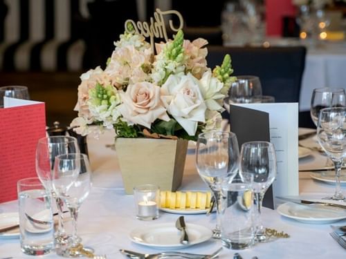 Decorate Wedding Table at Sofitel Sydney Wentworth