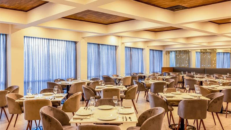 Dining tables arranged in the Restaurant at Gamma Ciudad Juarez