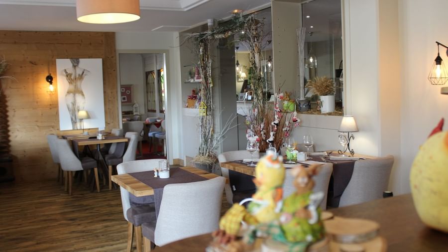 Dining tables set up in the restaurant at Le Kastelberg