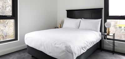 King bed in One-Bedroom Superior Apartment at Knightsbridge