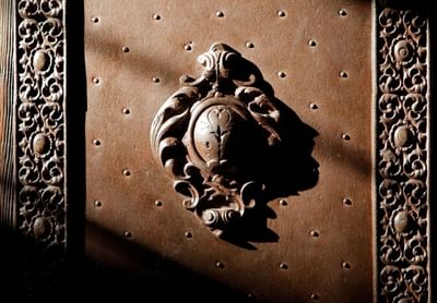 Carvings that depict the history of Venice at Hotel Bisanzio