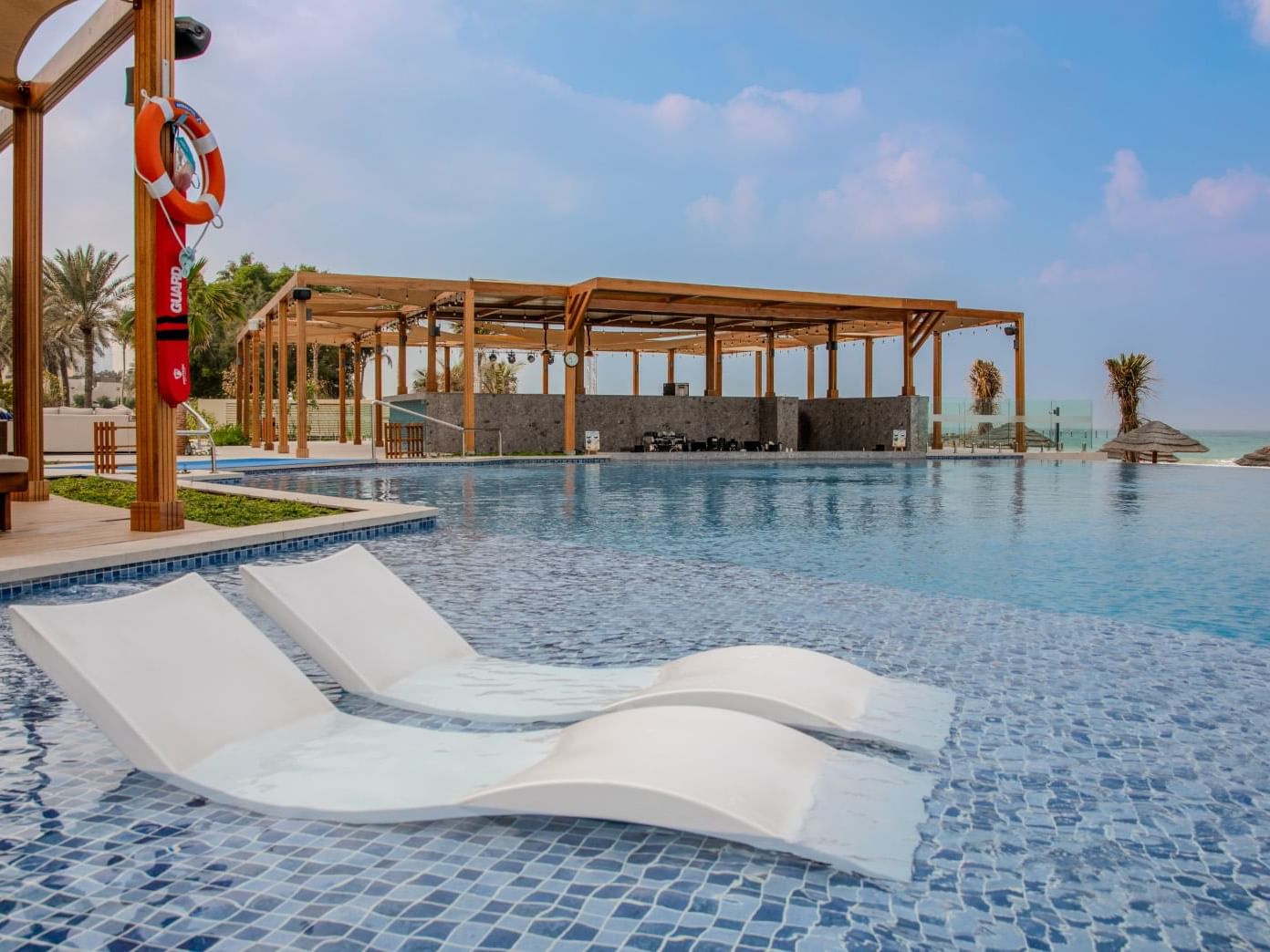 Pool bar