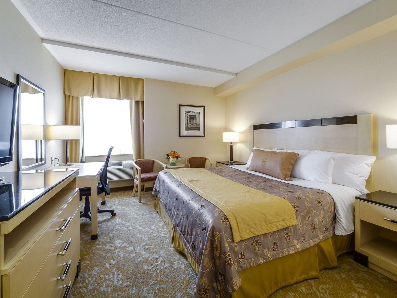 One Queen Bedroom - Markham