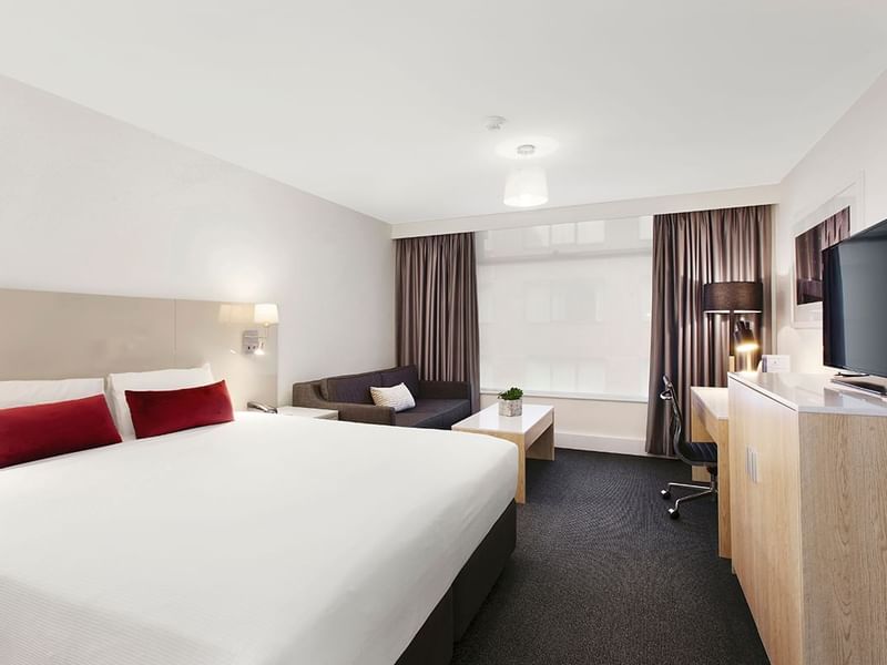 King bed and seating in Mercure Standard at Pullman Albert Park
