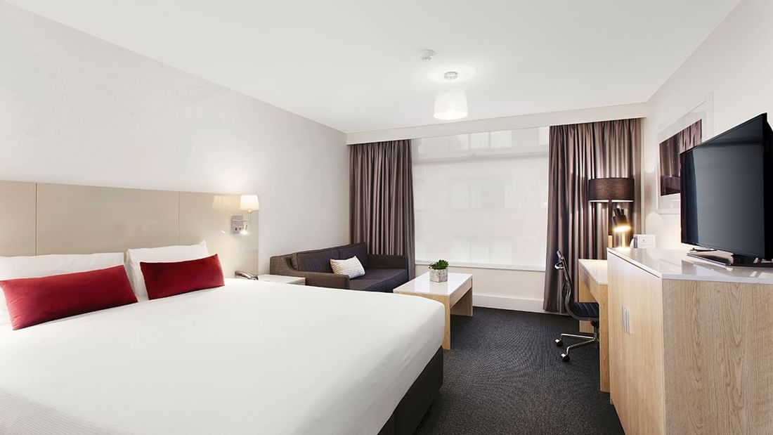 1 King Size Bed in the Mercure standard  at Pullman Albert Park