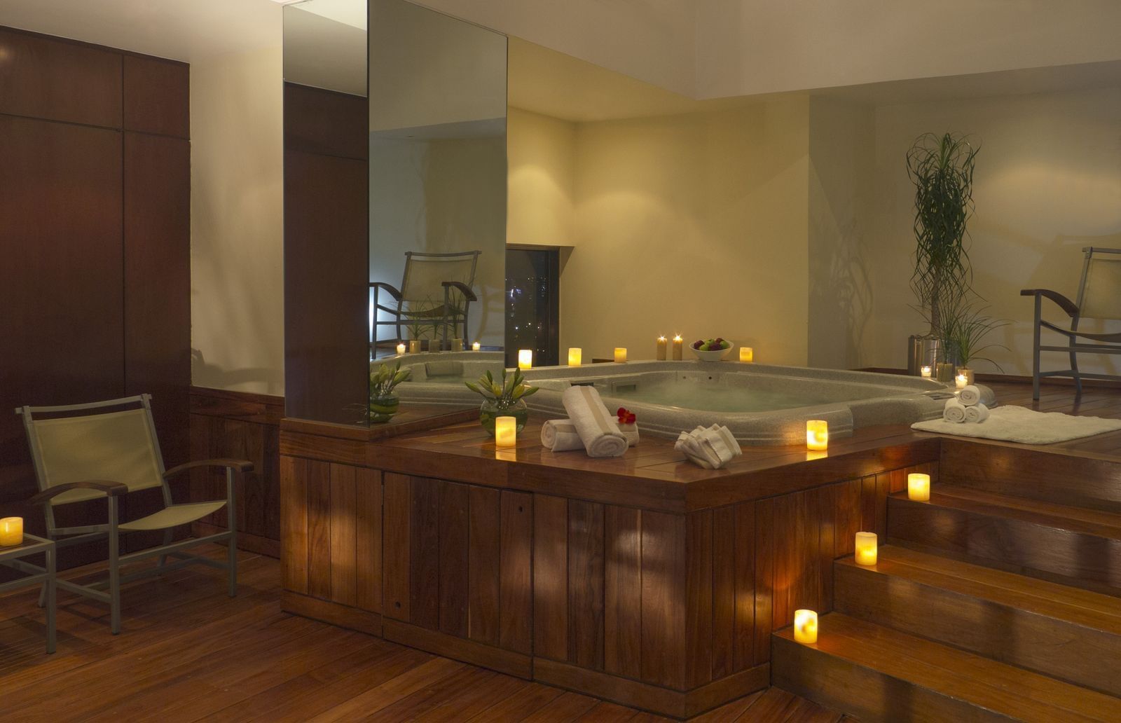 Indoor jacuzzi in the spa area at Grand Fiesta Americana Hotel