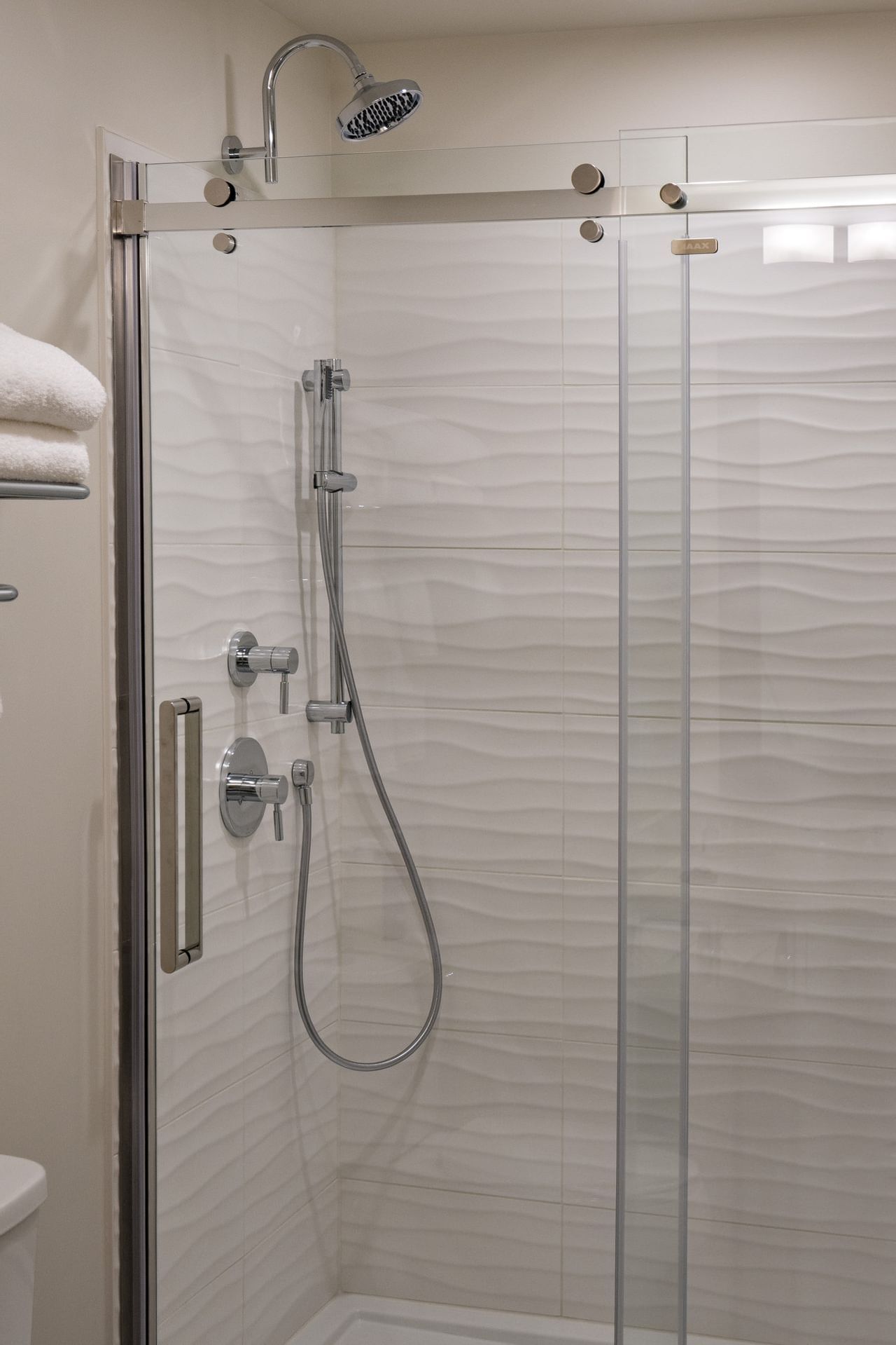 Coast Oliver Hotel - Premium King with Bathroom Shower