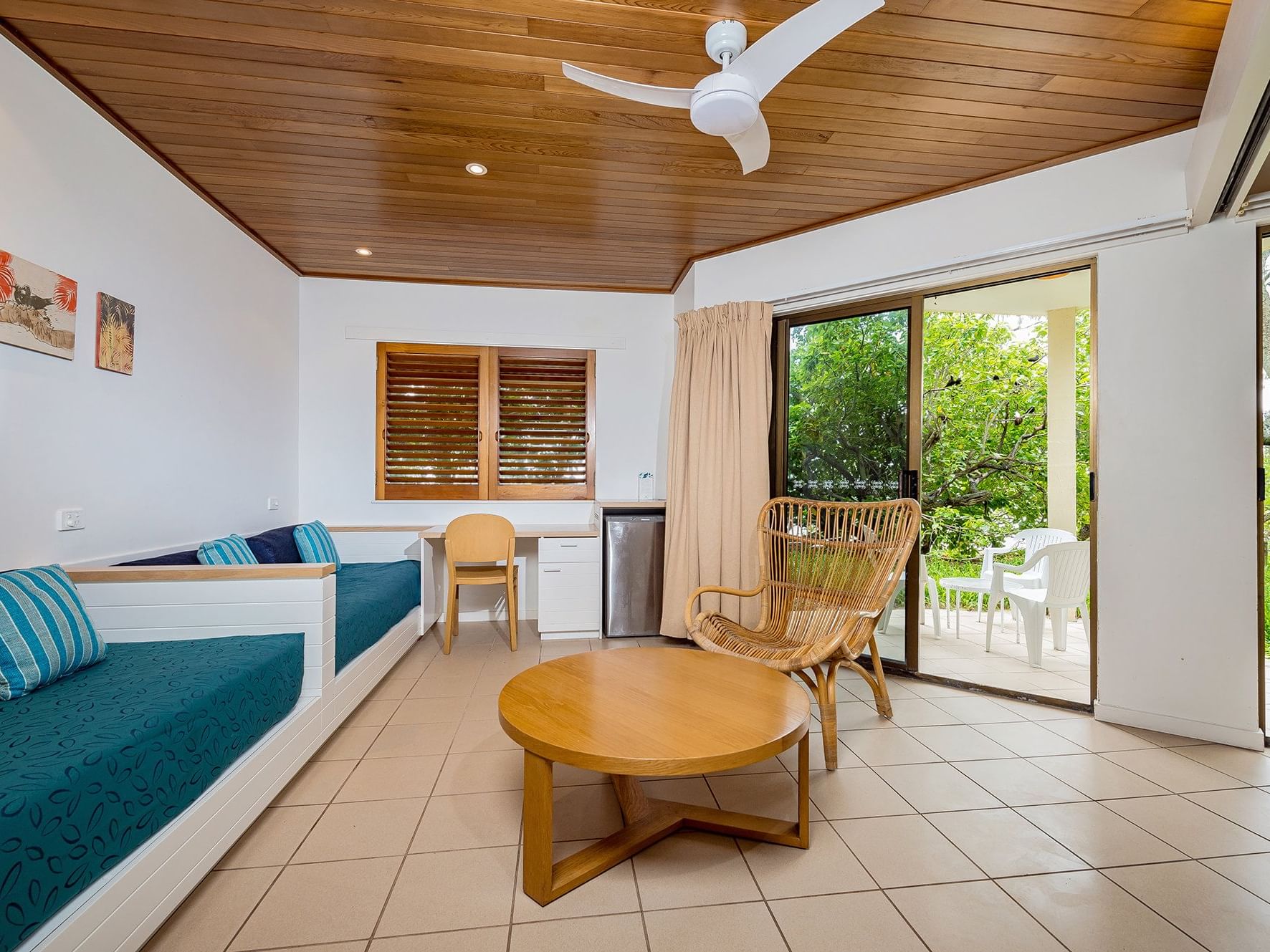 Beachside Room with living space at Heron Island Resort