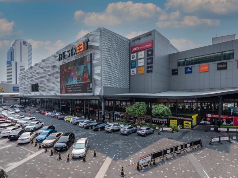 Parking of Ratchada Mall near Maitria Hotel Rama 9