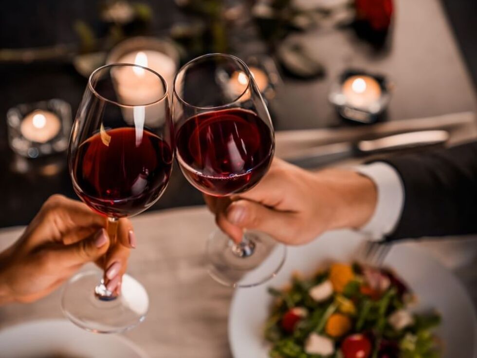 Couple clasping glasses at Fiesta Americana Hotels