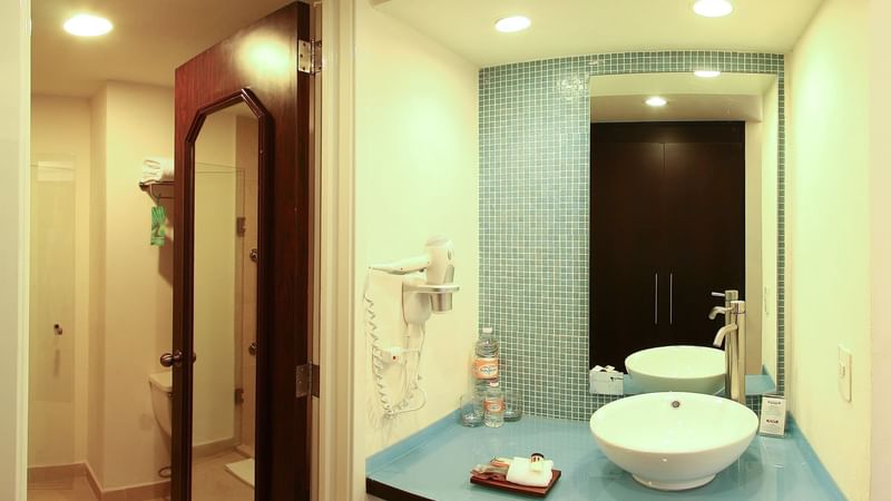 Interior of the bathroom in guest room at Fiesta Inn Xalapa