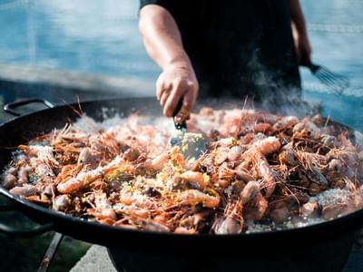 A chef cooking prawns at the Canal Cookout at Alderbrook Resort
