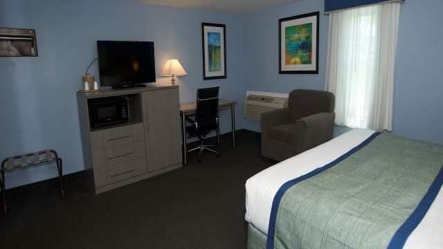 Lodging Rooms - Microwave & Mini Fridge