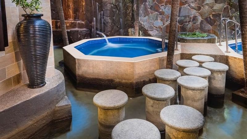 tubs-hot-and-cold-at-warwick-fiji-standard