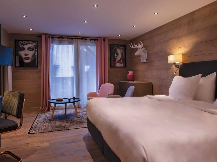 Comfortable Double bedroom at Chalet-Hotel La Marmotte