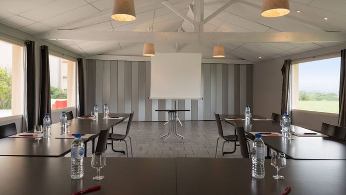 Interior of a Meeting room at Hotel Le Caussea