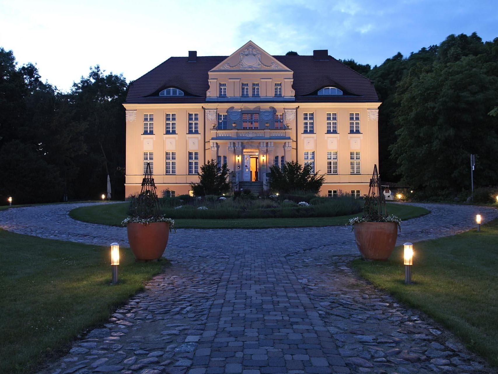 Gutsherrenhaus-Neddesitz-Restaurant-außen