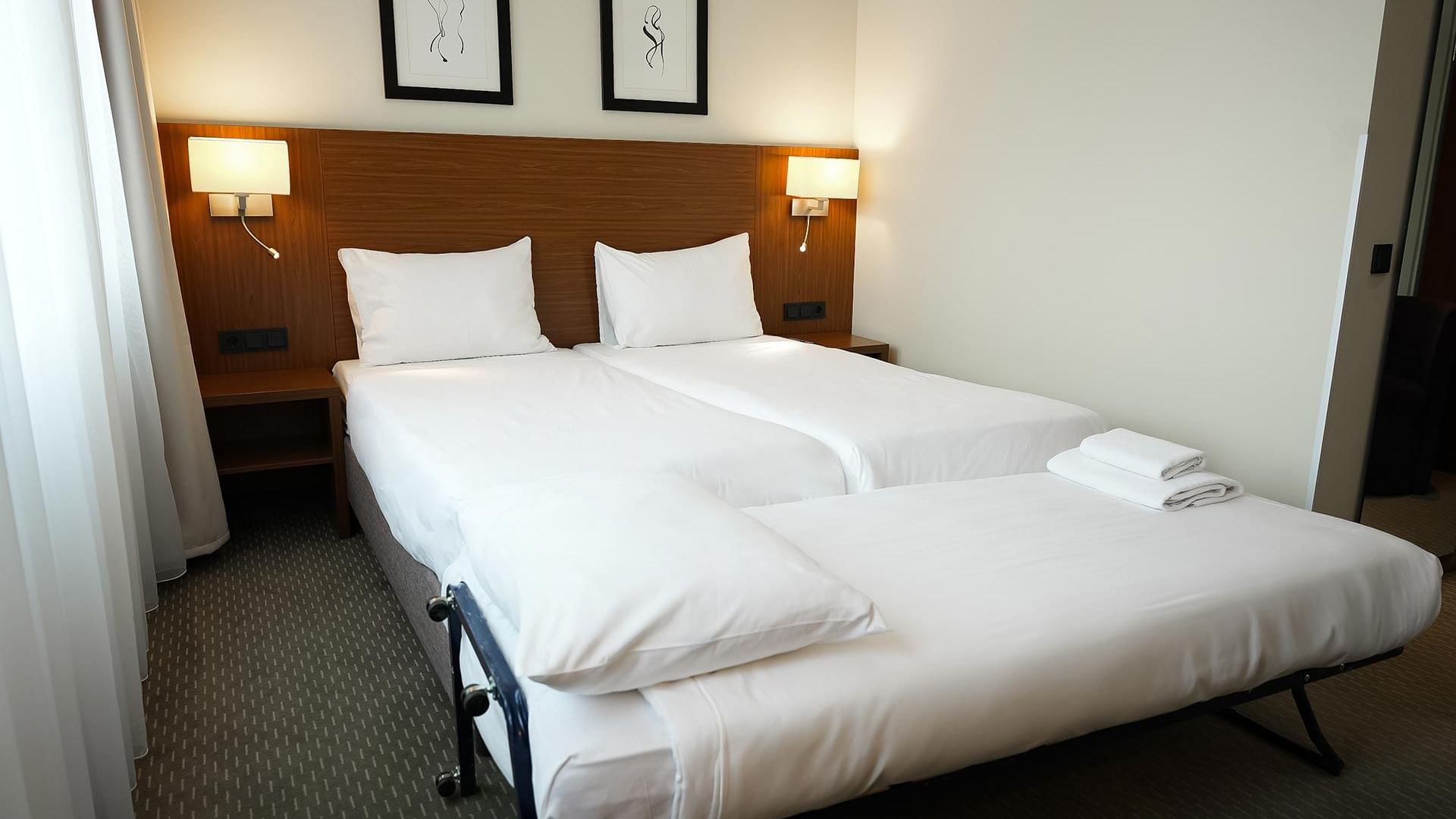 Friendly Standard Triple Room with Air Conditioning at Sylter Hof Berlin