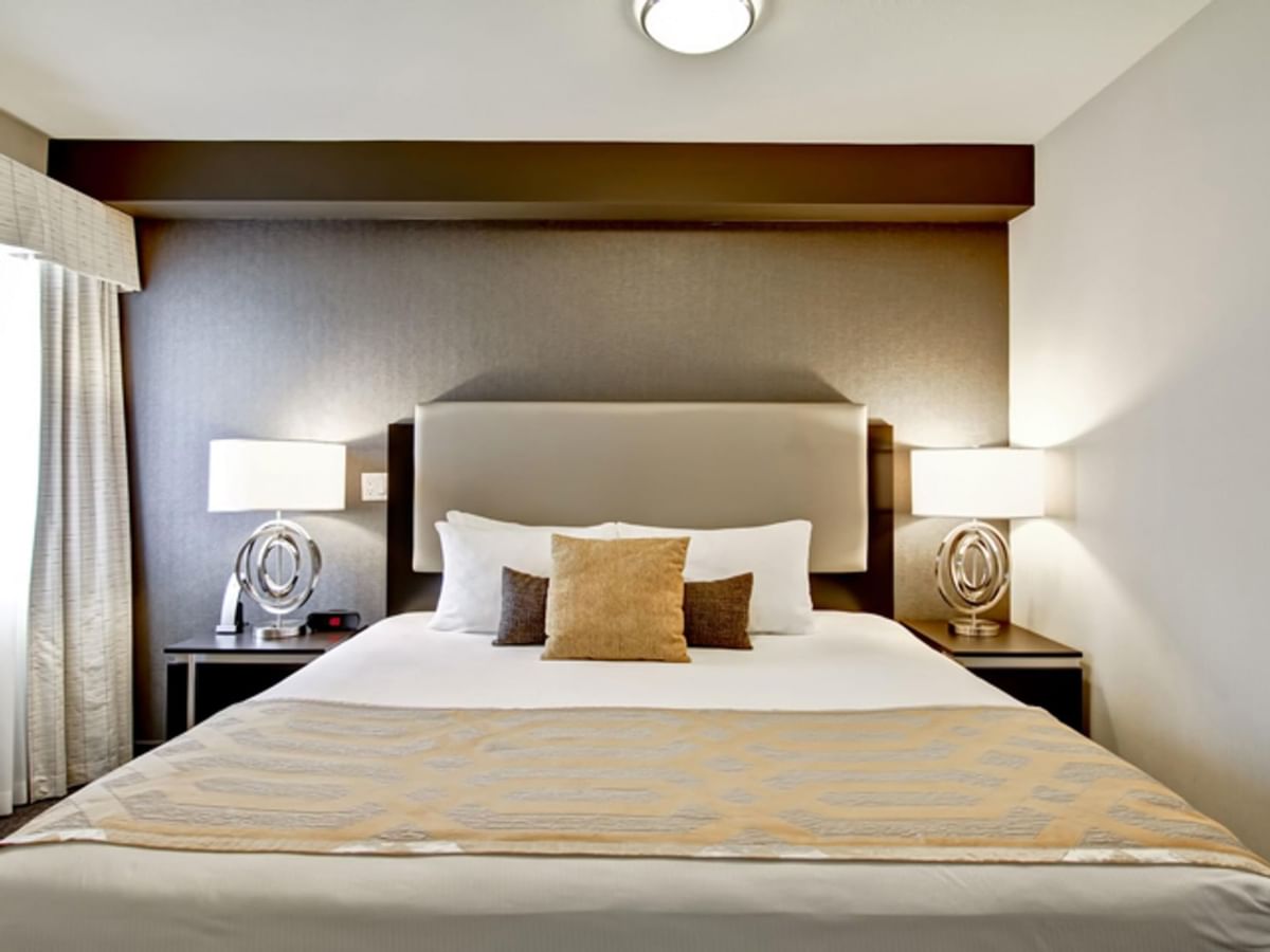 King bed in hotel room